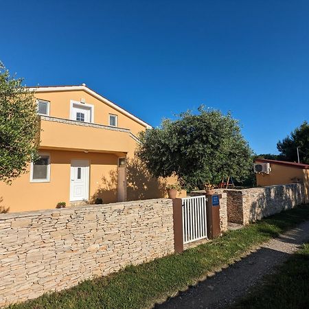 Casa Martinica - House With 2 Apartments Liznjan Exterior photo