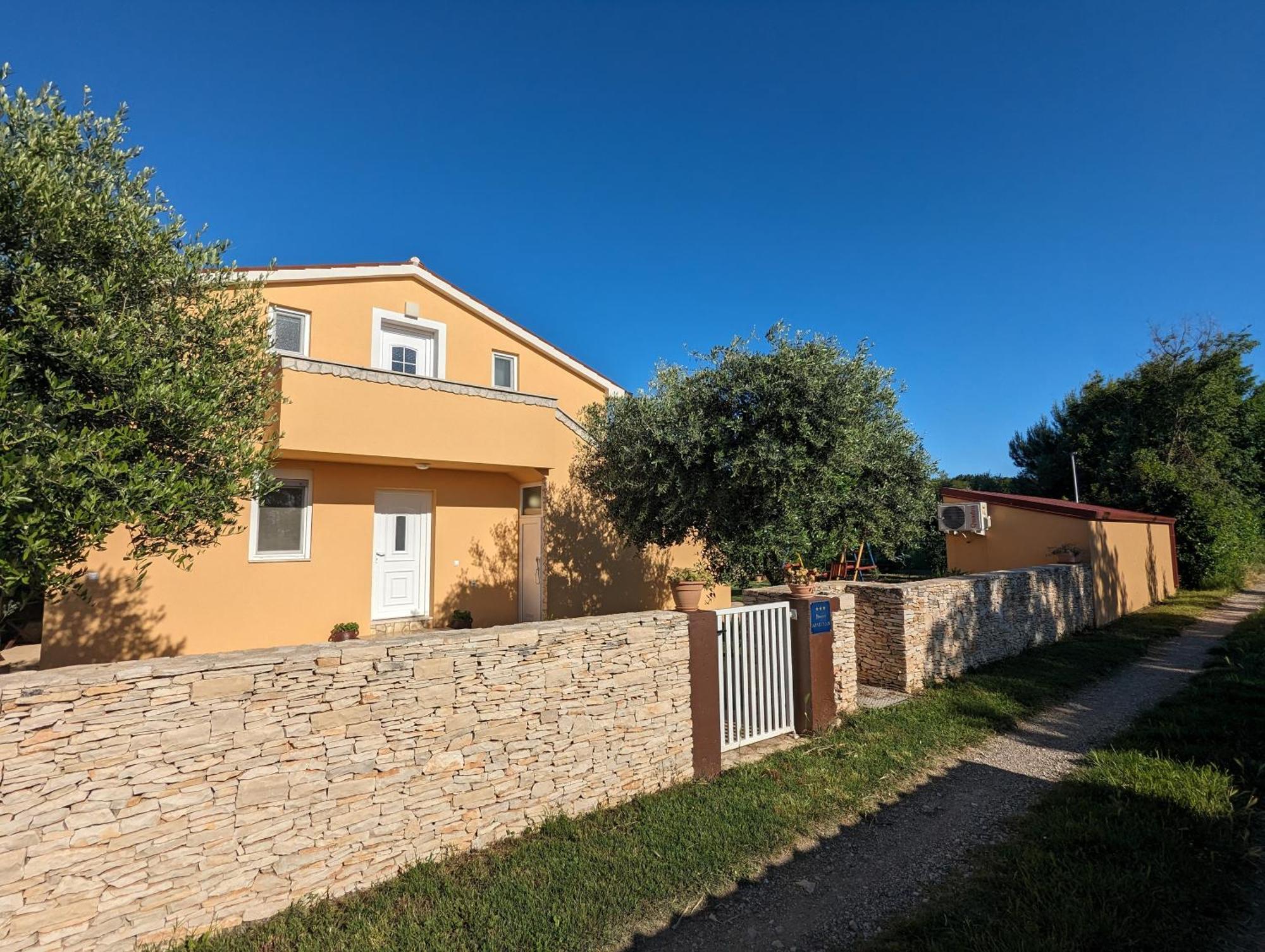 Casa Martinica - House With 2 Apartments Liznjan Exterior photo